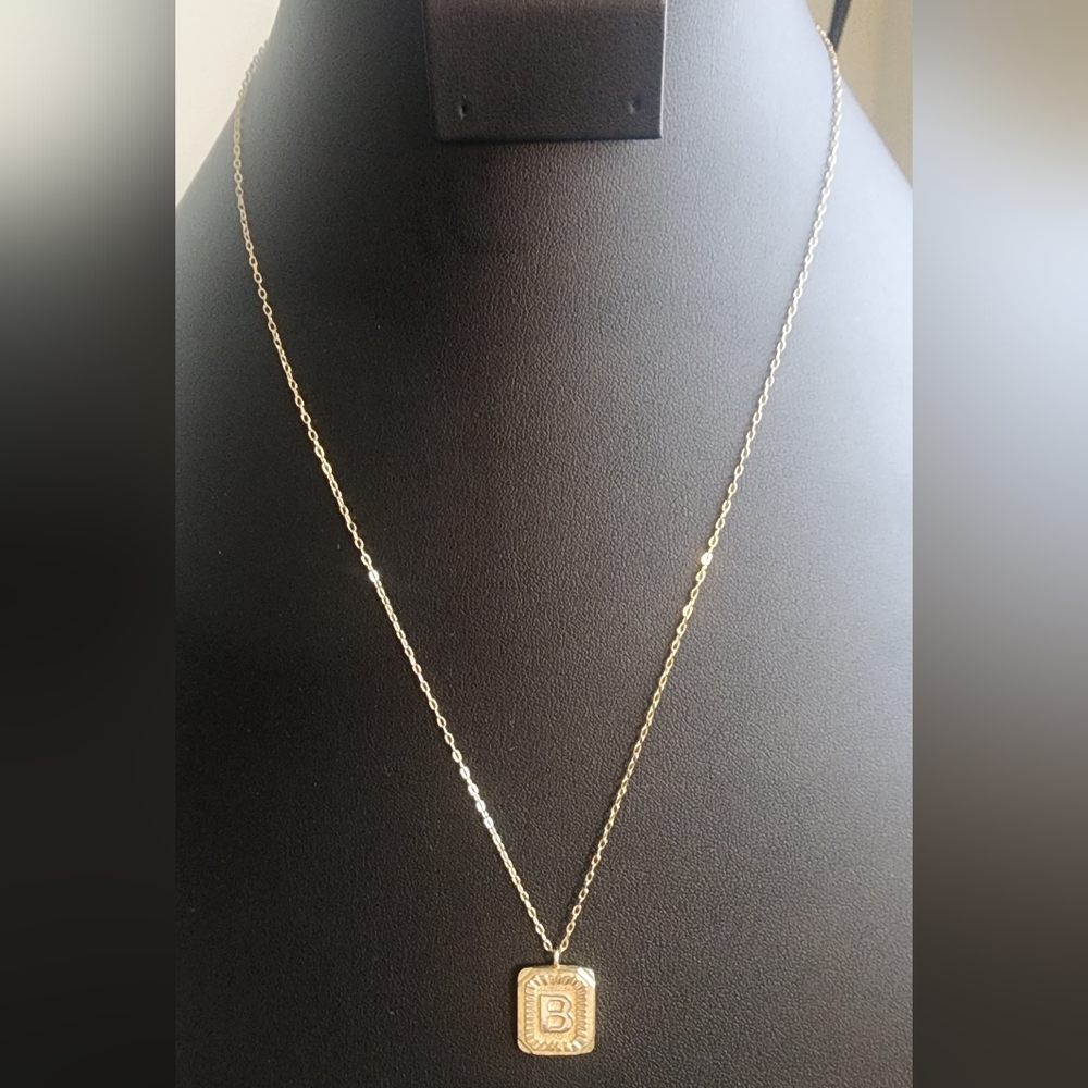 Gold Tone Pendant Necklace